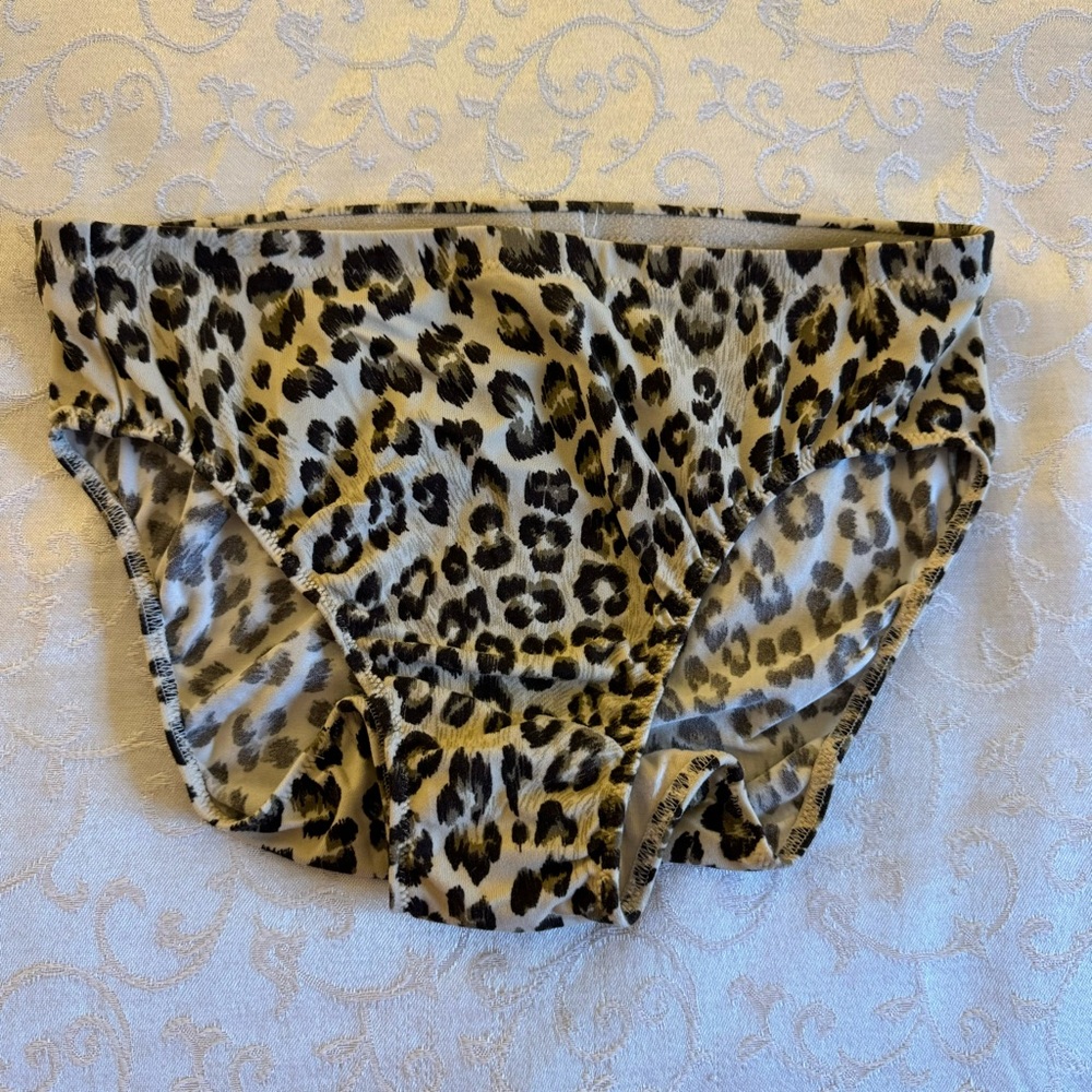 Leopard Print Women's Intimates Set - Picture 15 of 16